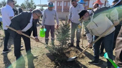 Şuhut Kapalı Yüzme Havuzu bahçesinde gerçekleştirilen etkinliğe Şuhut Kaymakamı İzzet