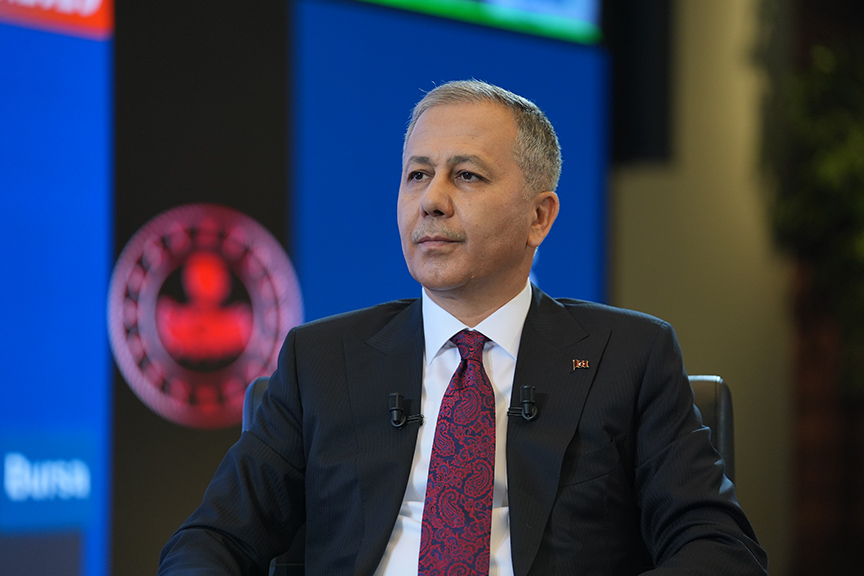 İçişleri Bakanı Ali Yerlikaya, katıldığı bir televizyon programında, trafikte güvenliği