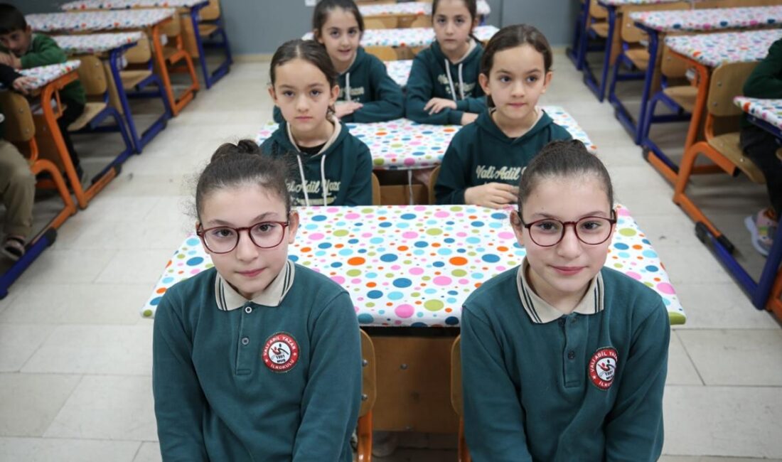 Okul Müdürü Medeni Baran, ikizlerin okula renk kattığını ve öğrenciler