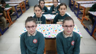 Okul Müdürü Medeni Baran, ikizlerin okula renk kattığını ve öğrenciler