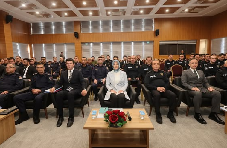 Afyonkarahisar Valisi Doç. Dr. Kübra Güran Yiğitbaşı başkanlığında, İl Emniyet