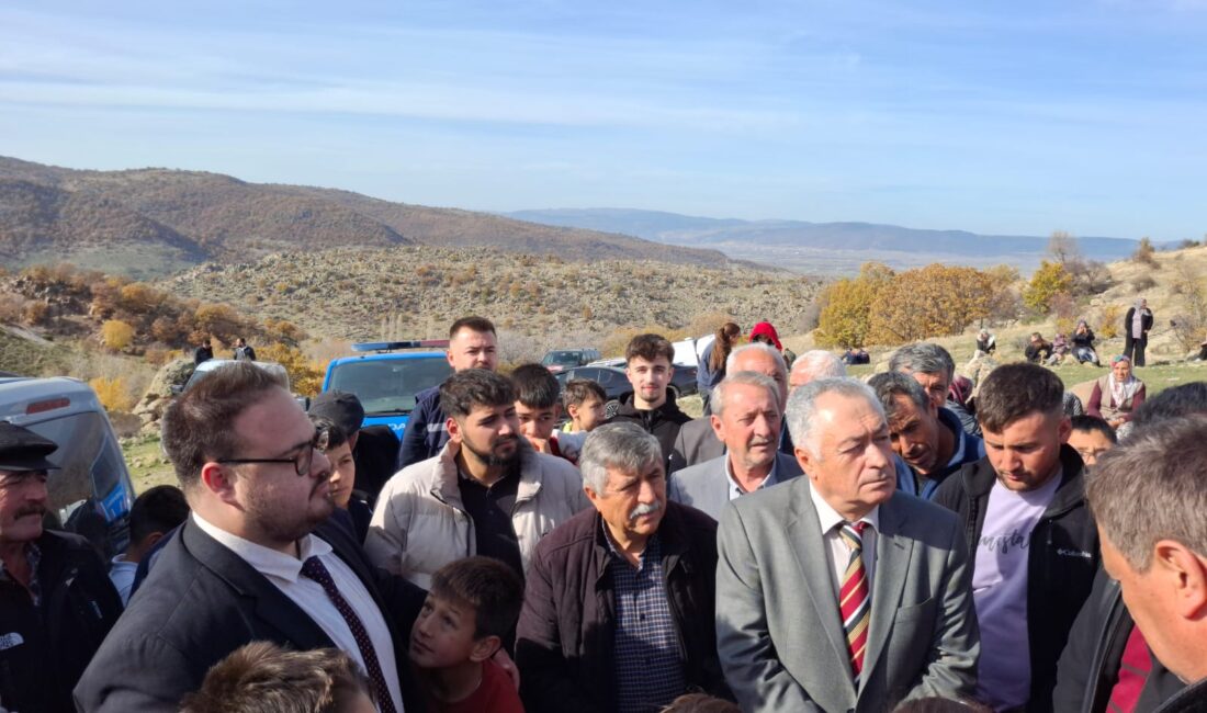 Sabahın erken saatlerinden itibaren maden sahasının girişinde toplanan vatandaşlar, hukuki