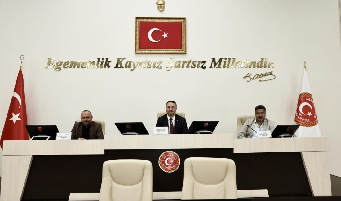 Başkan Adnan Öztaş’ın yönettiği oturumda, birliğin çalışma gündemi, çevresel hizmetler