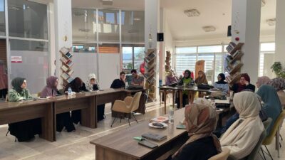 Dr. Akyüz, kitapların ortaya çıkış sürecine, metinlerde işlenen ana temalara