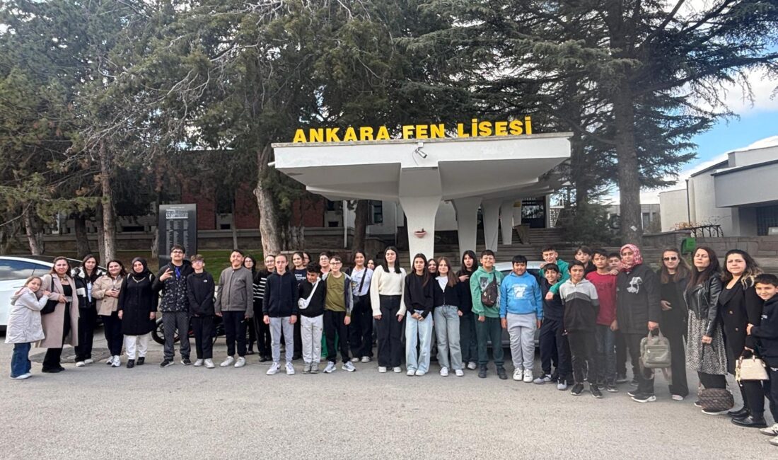 Gezi, ilk olarak Ankara Fen Lisesi ziyaretiyle başladı. Öğrenciler, okulun