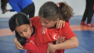 On gün sürecek kamp boyunca sporcular, teknik gelişimlerinin yanı sıra