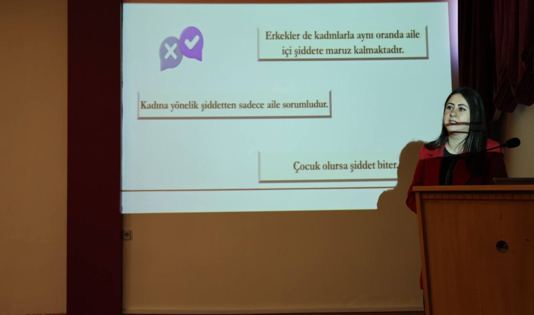 İl Müdürlüğü toplantı salonunda yapılan eğitimde, şiddetin türleri, başvuru mekanizmaları