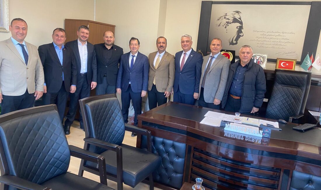 Akşam programında, sendika üyeleriyle düzenlenen birlik yemeğine Genel Başkan Memiş’in