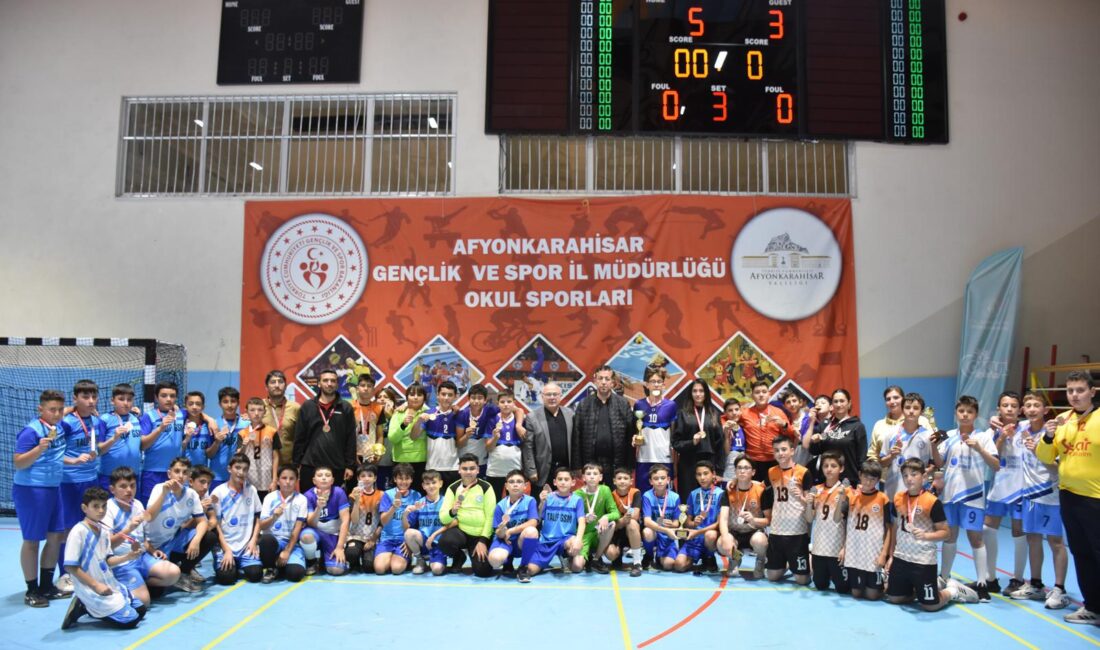 Müsabakalar boyunca takımlar, finalde yer alabilmek için üstün bir performans