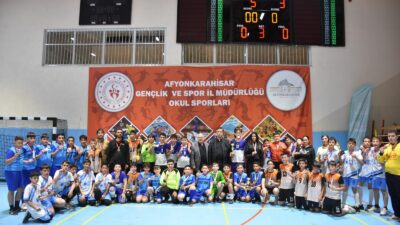 Müsabakalar boyunca takımlar, finalde yer alabilmek için üstün bir performans