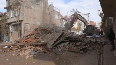 Vatandaşların güvenliği ve ulaşım konforu için yapılan çalışma kapsamında, sokak