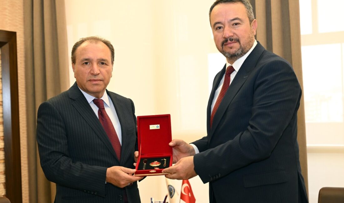 Gerçekleşen ziyarette karşılıklı görüş alışverişinde bulunuldu. Belediye Başkanı Adnan Öztaş,