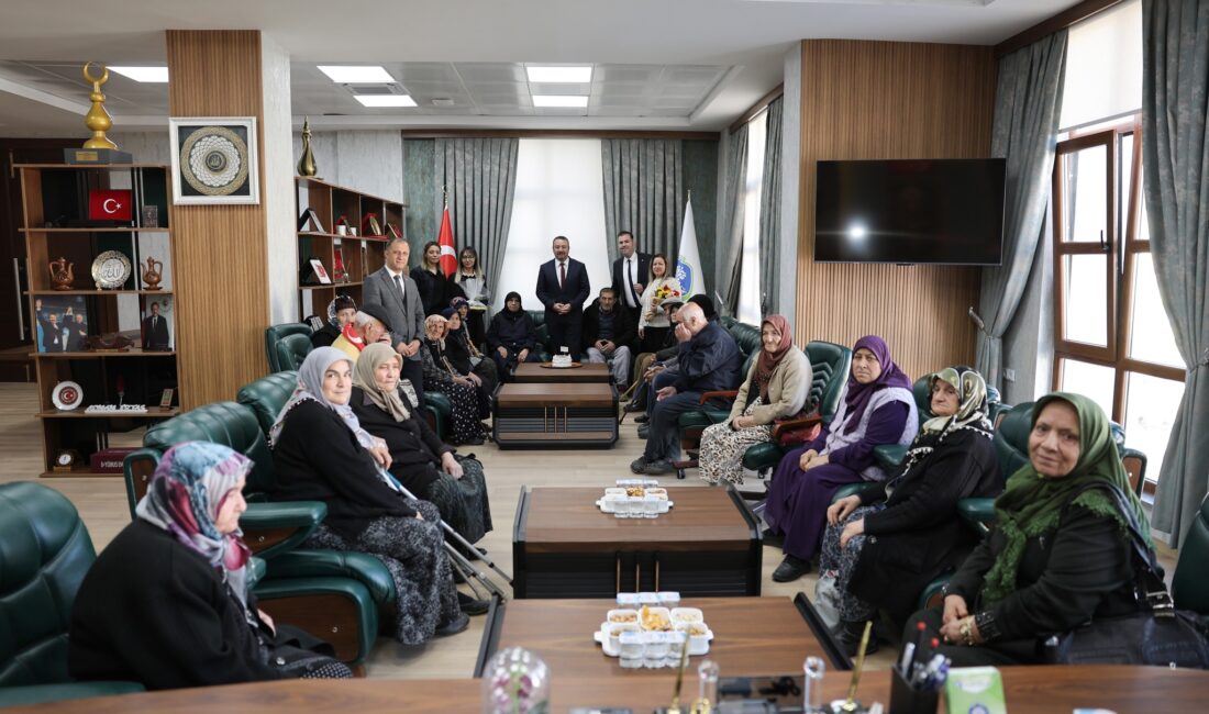 Sıcak ve samimi bir atmosferde gerçekleşen ziyarette, Başkan Öztaş’a doğum