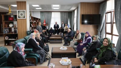 Sıcak ve samimi bir atmosferde gerçekleşen ziyarette, Başkan Öztaş’a doğum