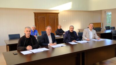 Belediye meclis üyeleri ve birim müdürlerinin katılımıyla yapılan toplantıda, yeni