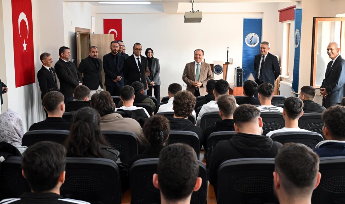 Rektör Karakaş, ilk olarak Dazkırı Kaymakamı Serkan Ala’yı makamında ziyaret