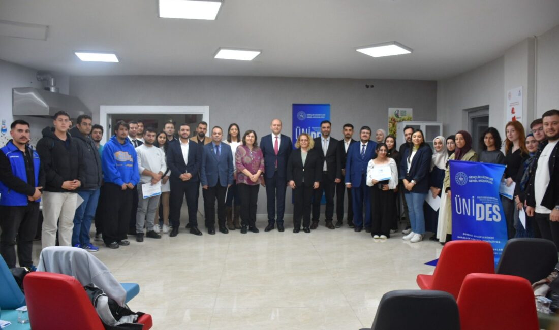 Toplam 29 projenin sorunsuz biçimde tamamlanması dolayısıyla gerçekleştirilen törende hem