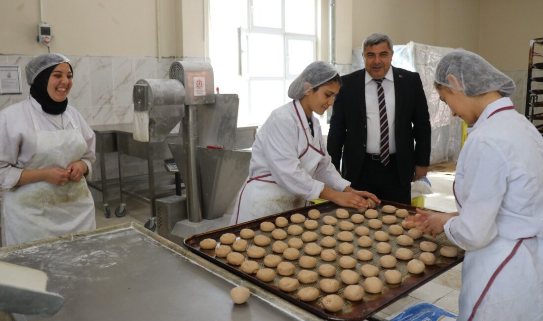 Projenin ekmek üretimini üstlenen Yusuf Özer Mesleki ve Teknik Anadolu