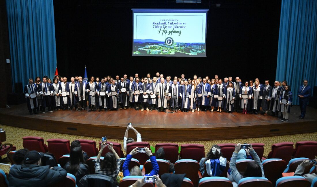 Tören, saygı duruşu ve İstiklal Marşı’nın okunmasının ardından Rektör Prof.
