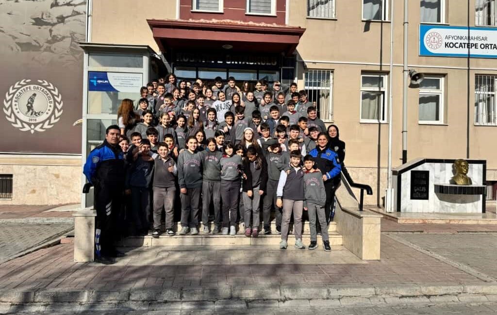 Etkinlikte emniyet görevlileri; 112 Acil Çağrı Hattı’nın doğru kullanımı, trafikte