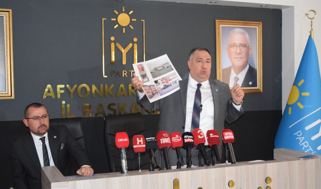 İYİ Parti Afyonkarahisar İl Başkanı Muhammet Mısırlıoğlu, il başkanlığında düzenlediği