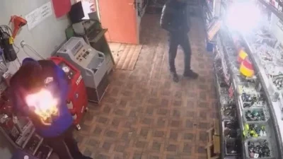 Elazığ’da bir oto elektrik dükkanında yaşanan olayda panik anları yaşandı.