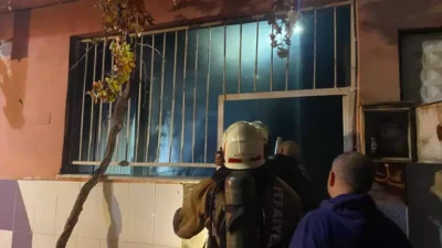 Manisa’nın Alaşehir ilçesinde tek katlı bir müstakil evde gece saatlerinde