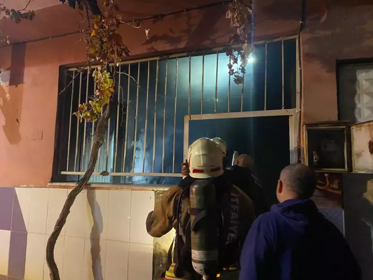 Manisa’nın Alaşehir ilçesinde tek katlı bir müstakil evde gece saatlerinde