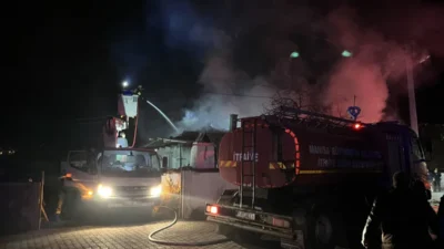 Manisa’nın Kula ilçesi Bey Mahallesi 34. Sokak’ta saat 23.15 sıralarında