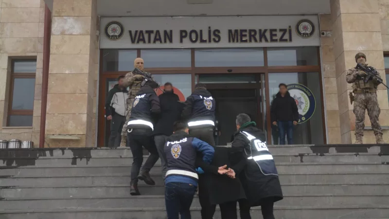 Muş’un Bulanık ilçesinde iki aile arasında okulda başlayan anlaşmazlık, silahlı