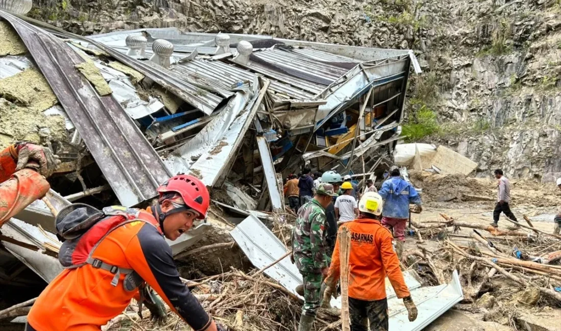 Endonezya Afetle Mücadele Ajansı (BNPB), arama kurtarma ekiplerinin yeni cesetlere