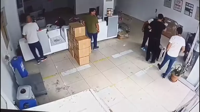 İstanbul’da kargo bekleyen vatandaşları arayarak kendini görevli gibi tanıtan şüpheli,