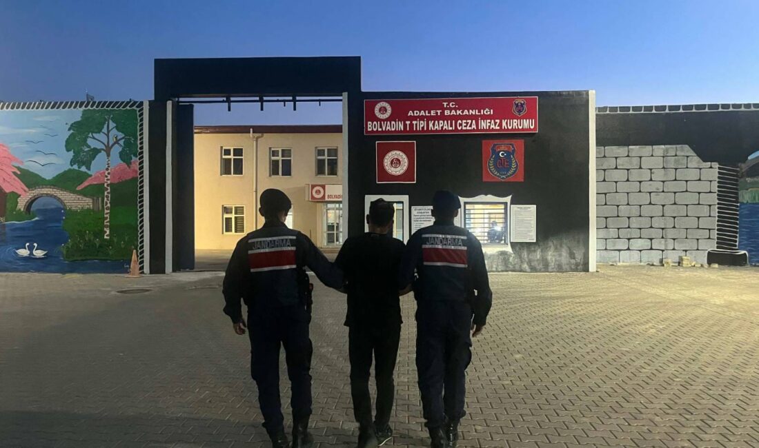 Jandarma ekiplerinin titizlikle yürüttüğü çalışmalar sonucunda, hırsızlık suçundan 2, dolandırıcılık