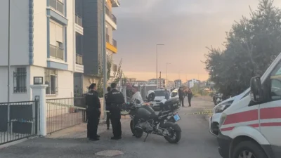 Antalya’nın Kepez ilçesinde görevli bir polis memuru, henüz belirlenemeyen bir