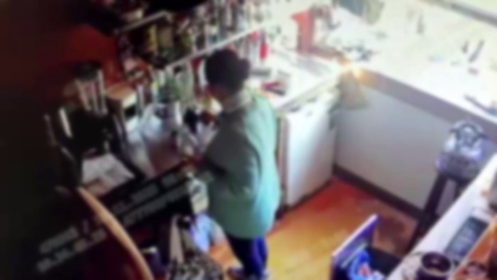 Ömer Avni Mahallesi’nde bulunan bir kafede 26 yaşındaki Ayben Ö.T.,