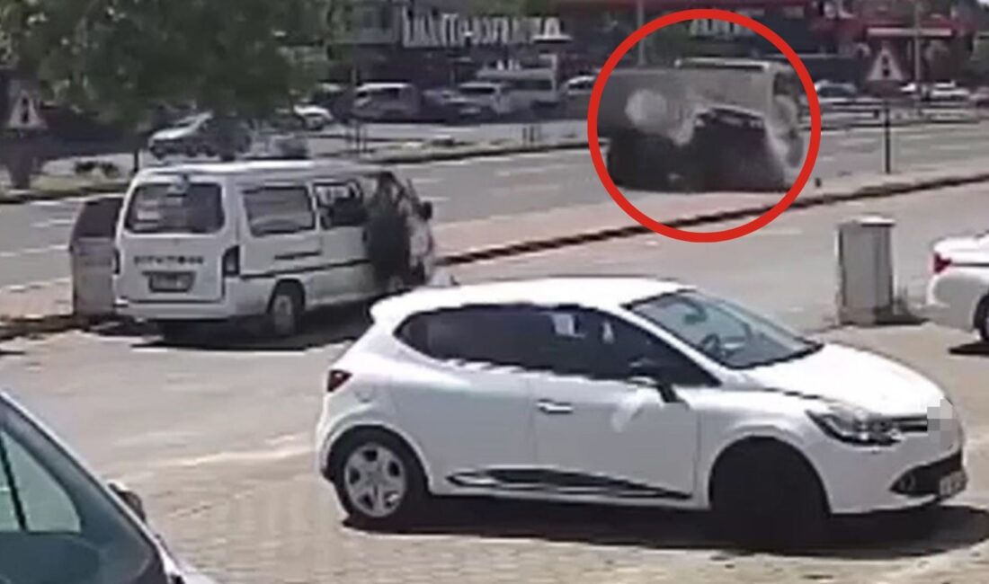 Kayseri’nin farklı bölgelerinde yaşanan kazalar saniye saniye kaydedildi. Görüntülerde, bir