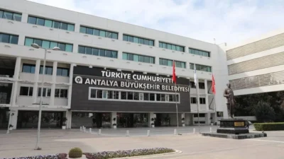 Antalya Büyükşehir Belediyesi’nde yürütülen rüşvet soruşturması kapsamında yeni bir operasyon