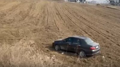 Kaza, saat 12.30 sıralarında Akhisar mahallesindeki stabilize yol üzerinde gerçekleşti.