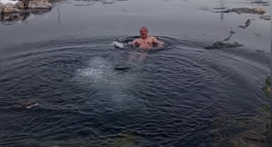 Hafik ilçesine bağlı Göydün köyünde doğup büyüyen Kerem Okyay, köylerindeki