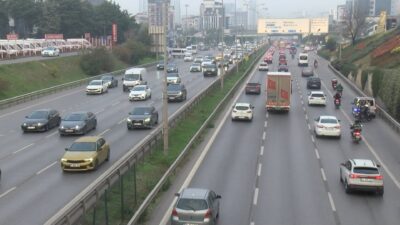 Haftanın ilk iş gününde İstanbul’da trafik yoğunluğu yaşanıyor. Saat 08.40