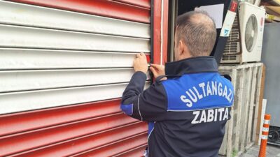Sultangazi Uğur Mumcu Mahallesi’ndeki bir düğün salonunda çalışan kadınlar, giyinme