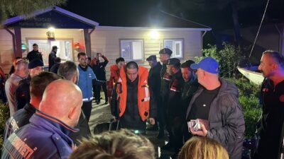 Kairos isimli tanker gemisindeki 25 personelin ambulanslara alındı.Rusya’nın Novoroski Limanı’na