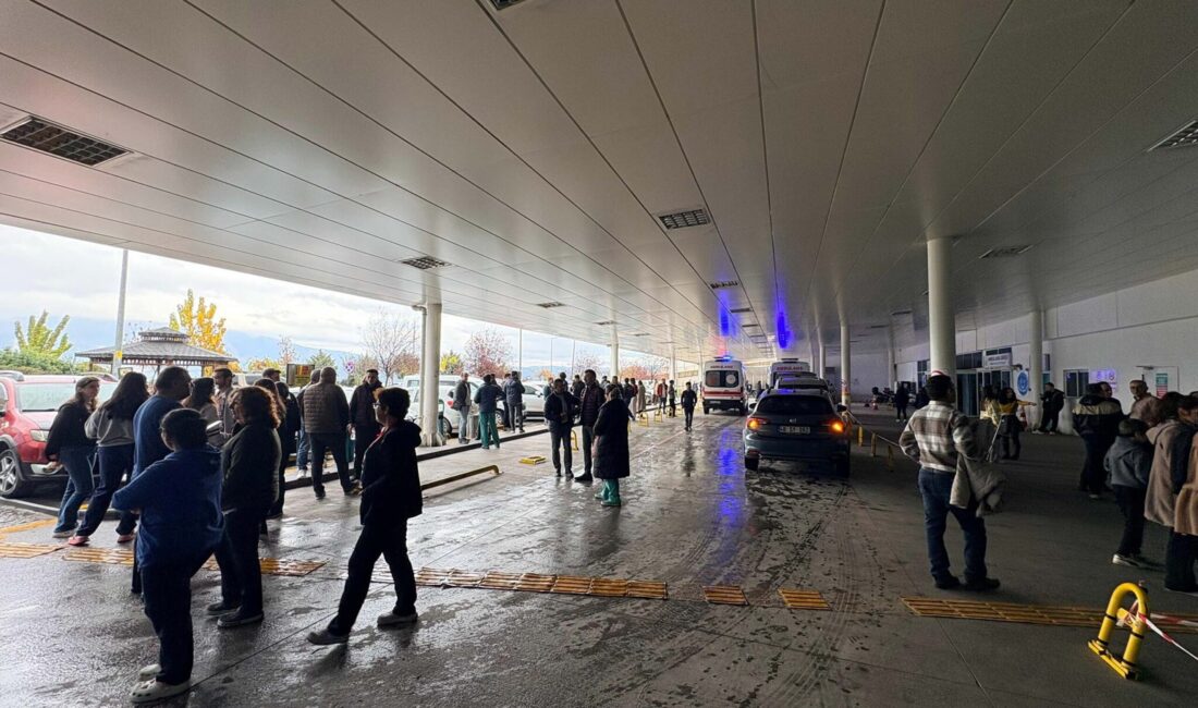 Muğla Eğitim ve Araştırma Hastanesi’nin ameliyathane bölümünde sabah saatlerinde dezenfeksiyon