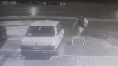 İzmir Karabağlar ilçesinde 28 Ekim’de bir otomobilin camını kıran iki