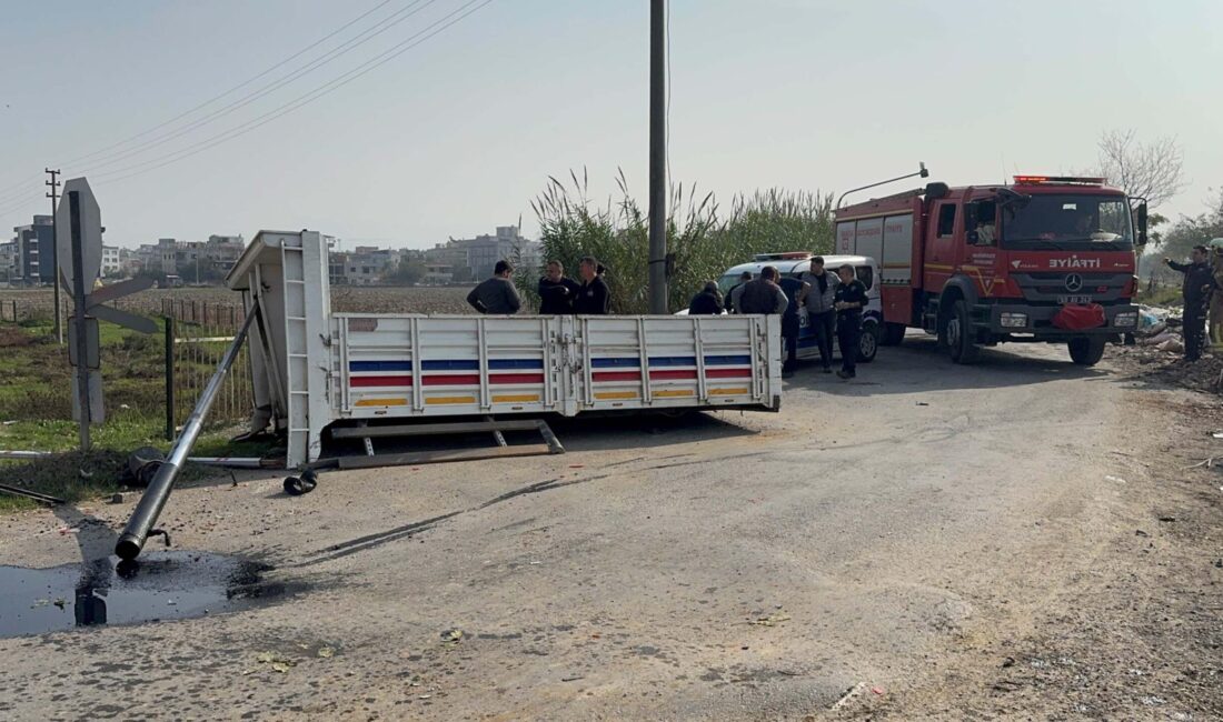 Kaza, Manisa Mustafa Kemal Mahallesi’ndeki hemzemin geçitte saat 13.00 sıralarında