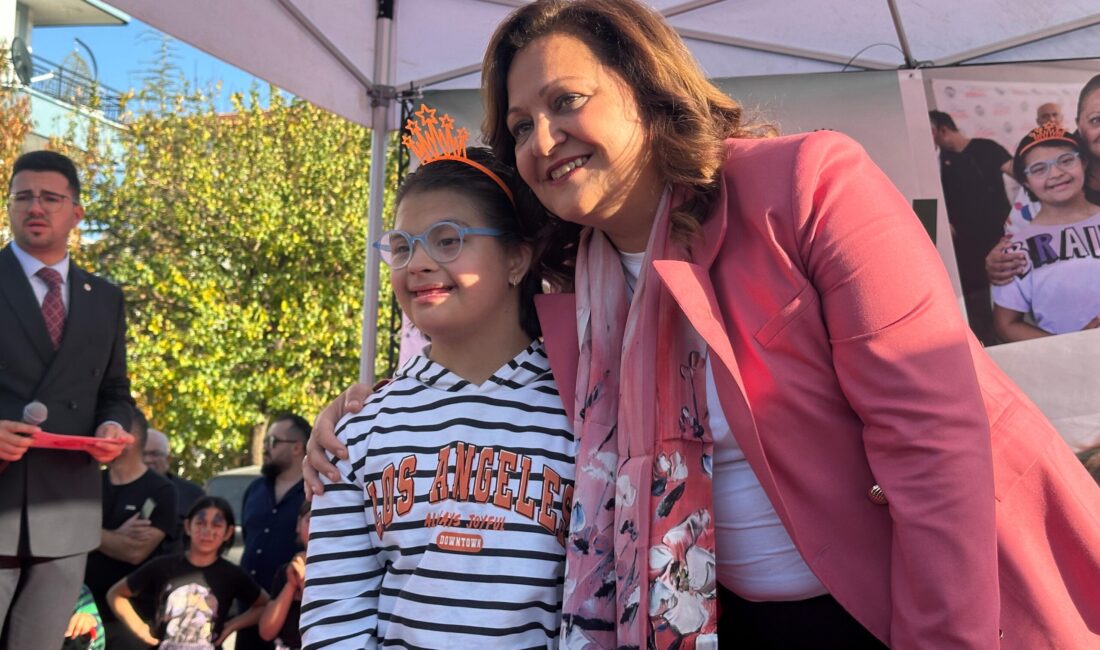 Belediye Başkanı Köksal’ın katılımıyla gerçekleştirilen törende, kurdele kesilerek park resmen