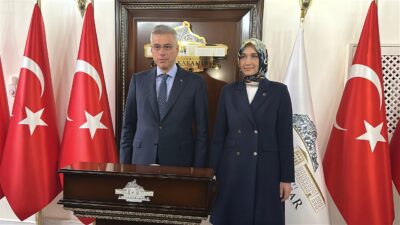 Vali Doç. Dr. Kübra Güran Yiğitbaşı tarafından makamında karşılanan Bakan