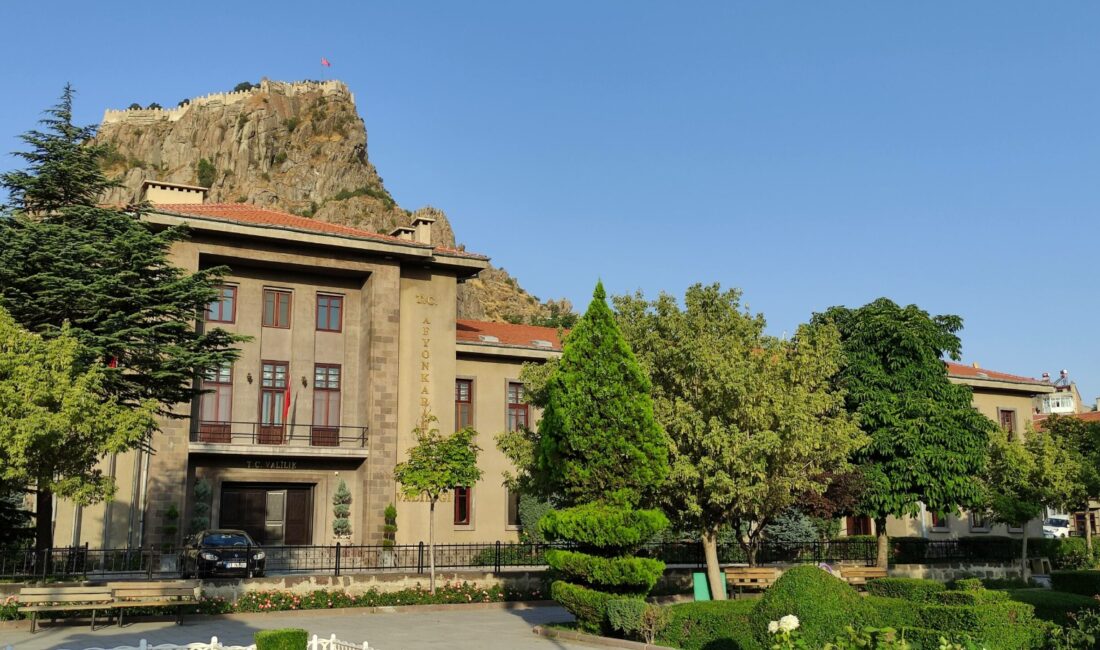 Afyonkarahisar’ın Taşoluk Beldesi’nde açılması planlanan kil madeni, halkın tepkisi üzerine