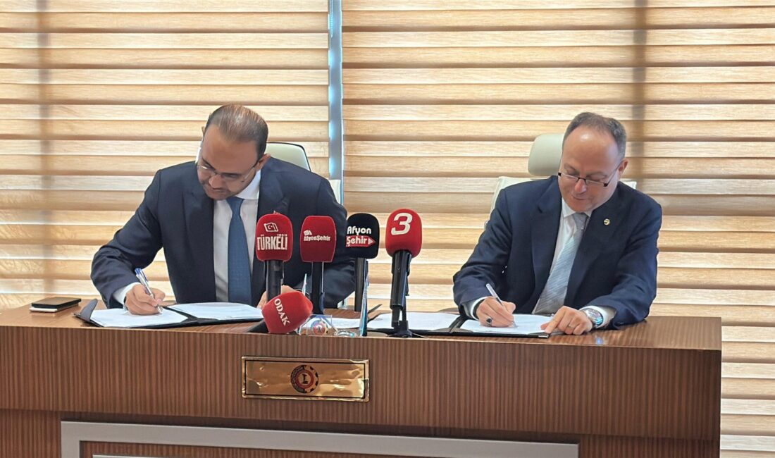 Protokol, ATSO Yönetim Kurulu Başkanı Hüsnü Serteser ile Organizatör Hamza