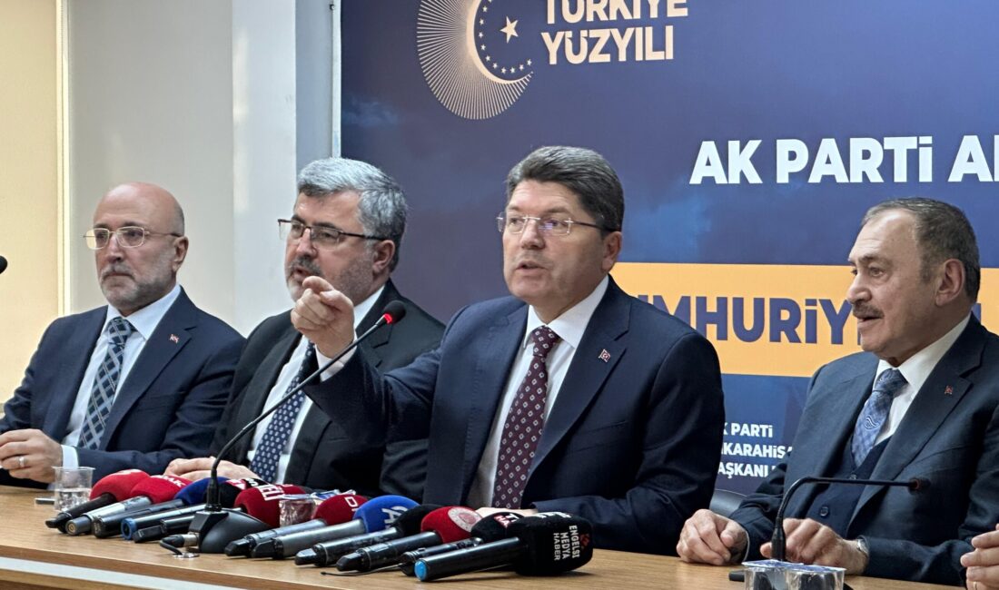 İl teşkilatı tarafından sıcak bir ilgiyle karşılanan Bakan Tunç, partililerle